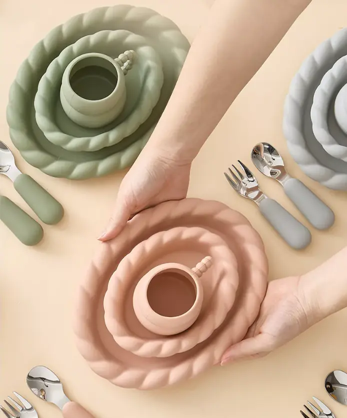 Bộ 4 Dụng Cụ Ăn Dặm Silicone Viền Xoắn Standard145 Gồm Khay Lớn 350ml, Khay Nhỏ 250ml, Cốc 150ml, Set Muỗng&Nĩa
